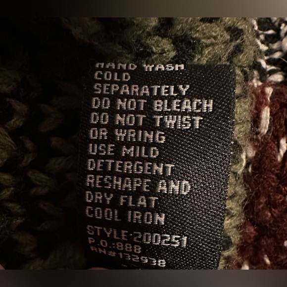 🇺🇸Cliche Couture Poncho Style Sweater with Armholes - Picture 5 of 5